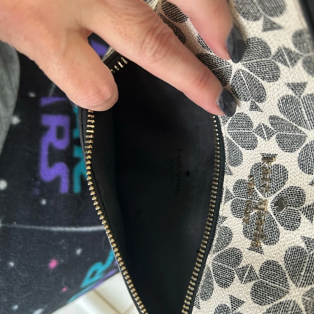 Signature Kate Spade Flower Large Swingpack Crossbody - Picture 6 of 7